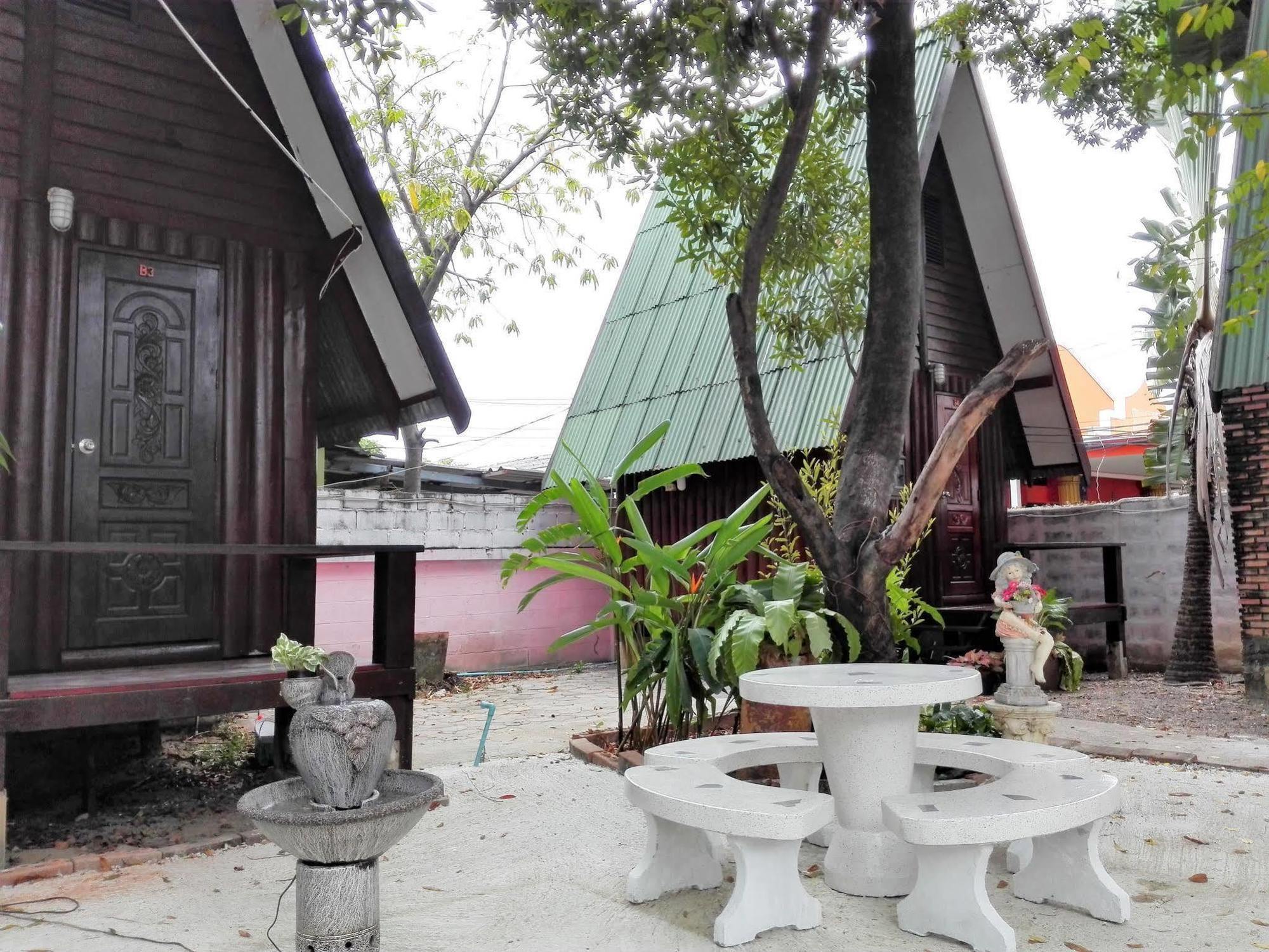 Bnr Resorts Bangkok Bagian luar foto